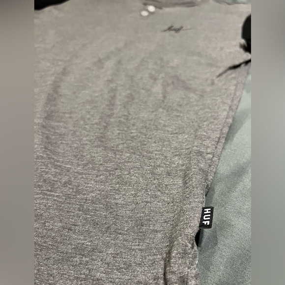 Men’s HUF Henley T-Shirt Size M - Picture 3 of 5